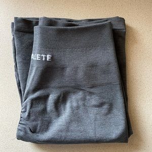 Alphalete Amplify titanium bike short.